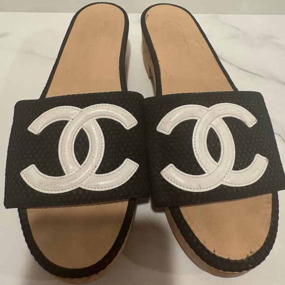 CHANEL Black and White Logo Slide Mule chunky wood Sandals - 39 - Picture 1 of 9